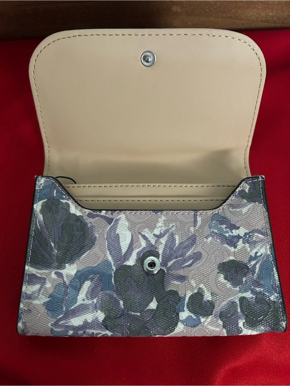 Guess compact 1981